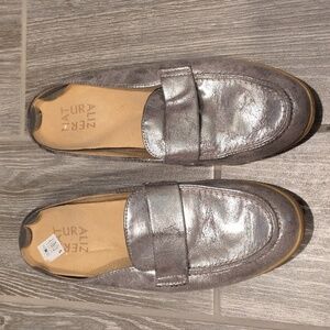Naturalizer Metallic Silver Slide Loafers Size 6